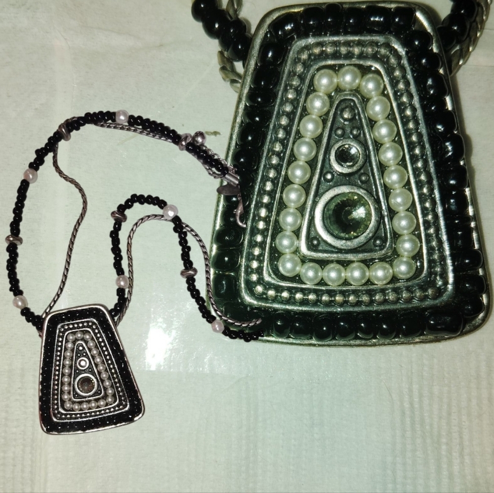 Laura Ashley Black & White Faux Pearl Beaded Silver Pendant Necklace Big Jewelry